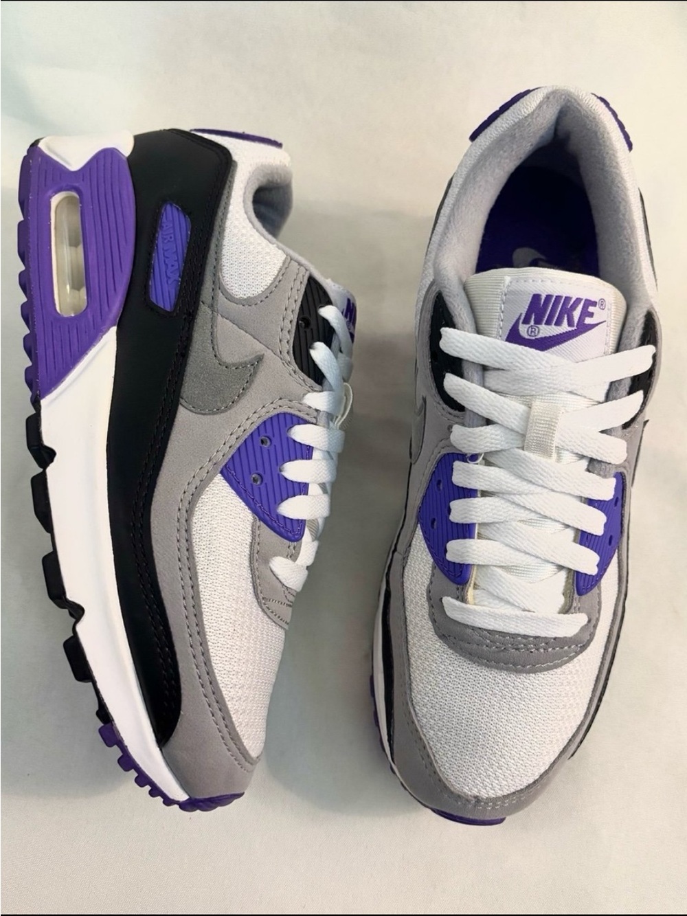 Nike Air Max 90 ‘Hyper Grape Sneakers